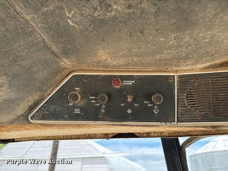 image for item EH4000 International 1086 tractor