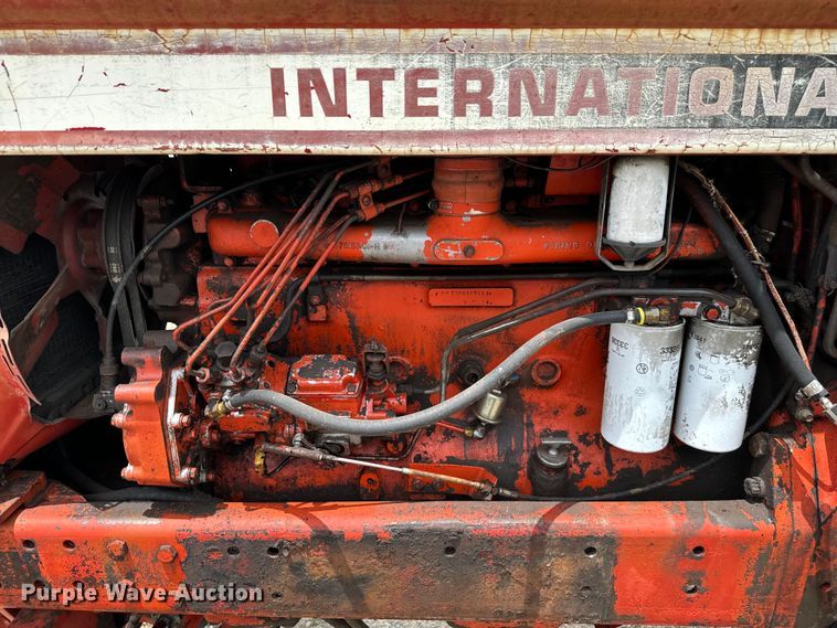 image for item EH4000 International 1086 tractor