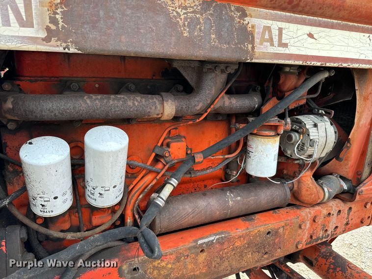 image for item EH4000 International 1086 tractor