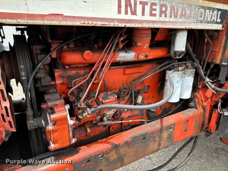image for item EH4000 International 1086 tractor