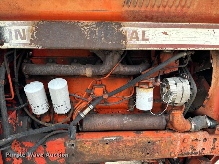 image for item EH4000 International 1086 tractor