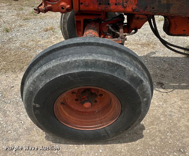 image for item EH4000 International 1086 tractor