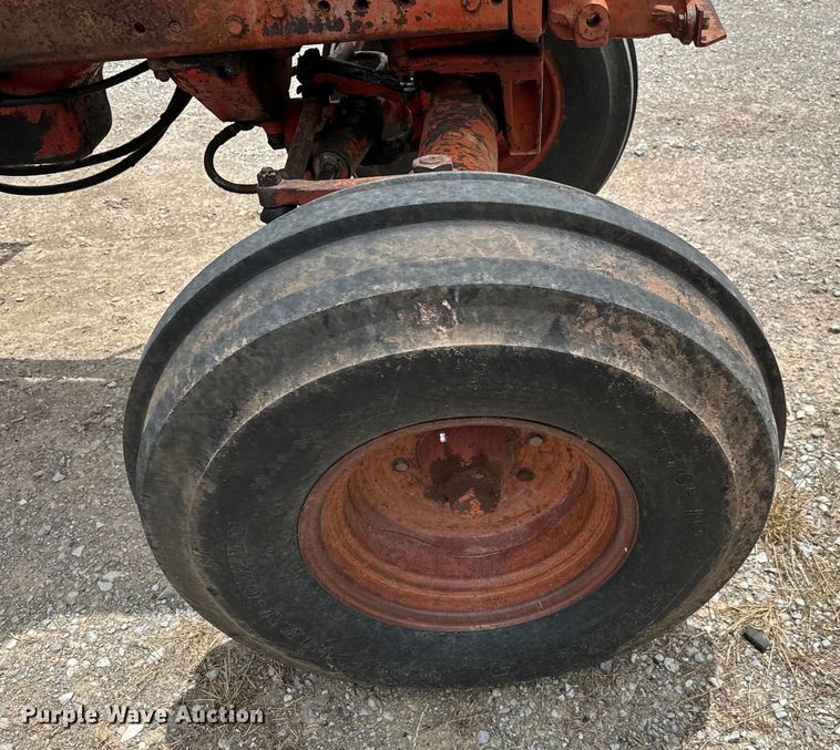 image for item EH4000 International 1086 tractor