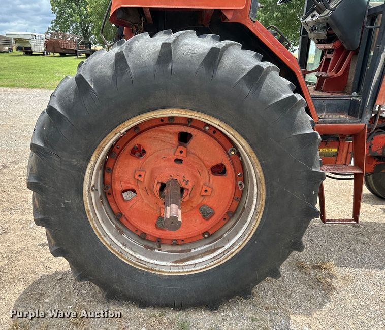 image for item EH4000 International 1086 tractor