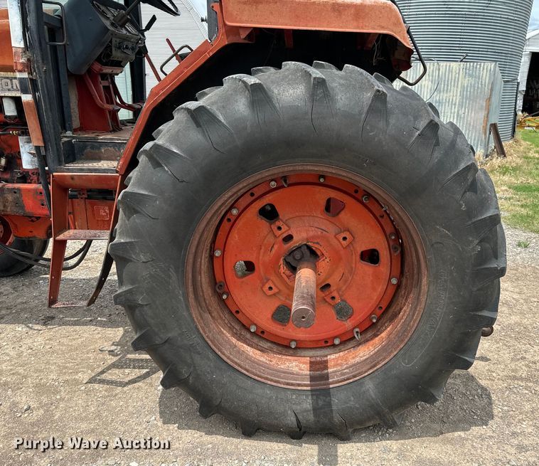 image for item EH4000 International 1086 tractor