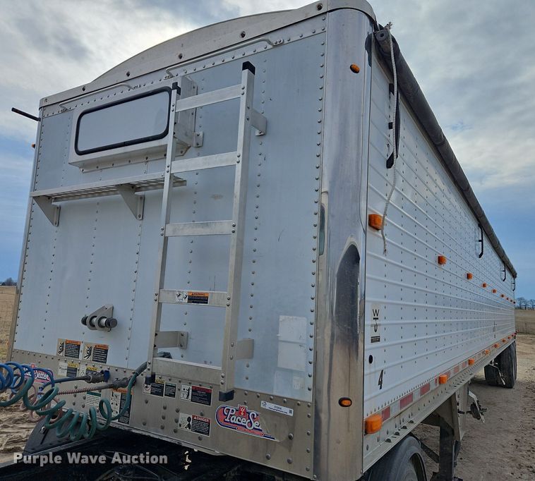 image for item EI3536 2011 Wilson DWH-551 grain trailer