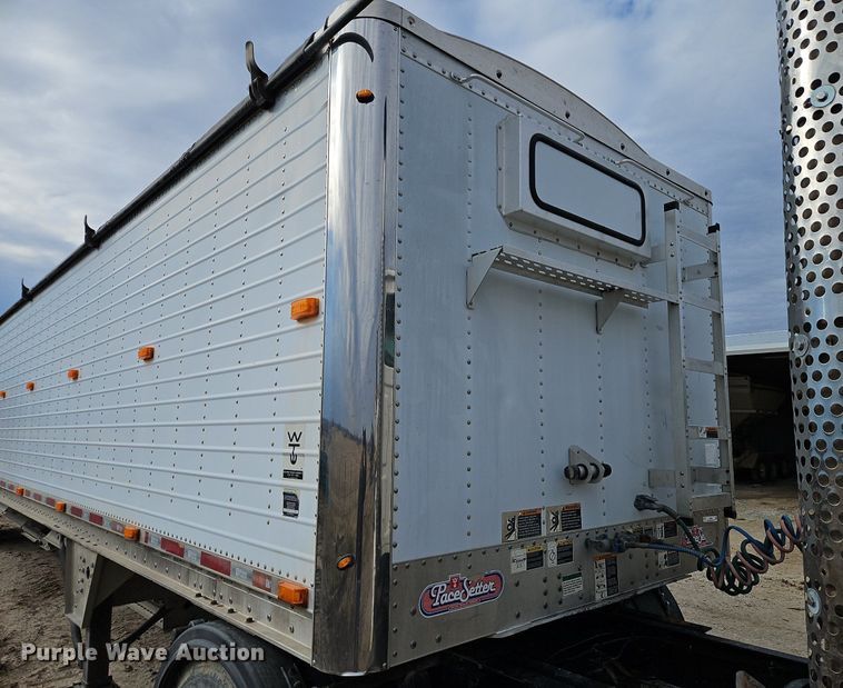 image for item EI3536 2011 Wilson DWH-551 grain trailer
