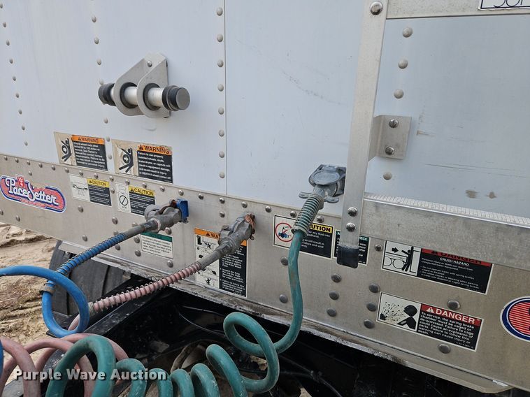 image for item EI3536 2011 Wilson DWH-551 grain trailer