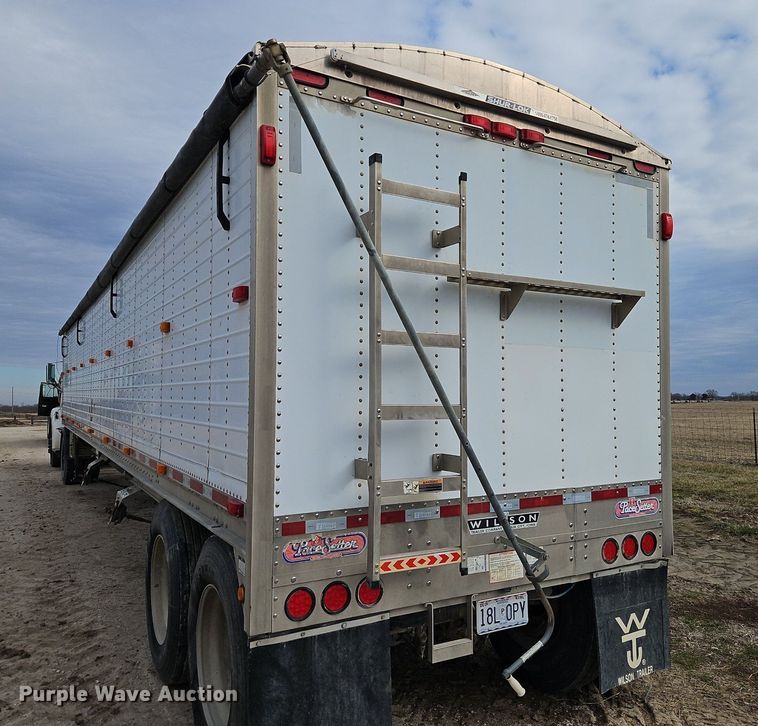 image for item EI3536 2011 Wilson DWH-551 grain trailer