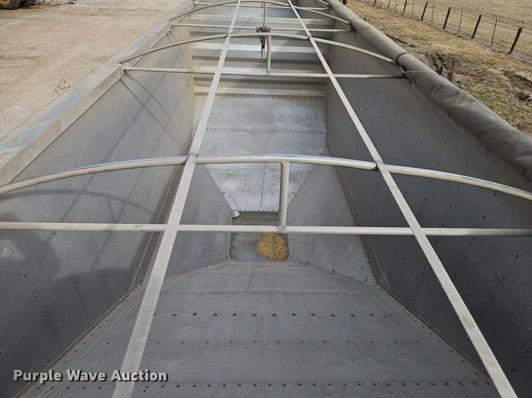 image for item EI3536 2011 Wilson DWH-551 grain trailer