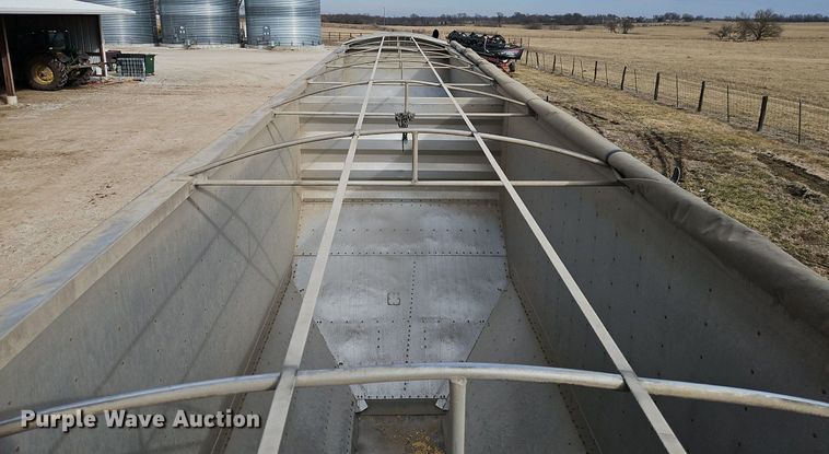 image for item EI3536 2011 Wilson DWH-551 grain trailer