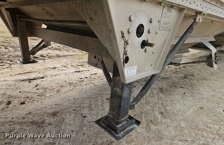 image for item EI3536 2011 Wilson DWH-551 grain trailer