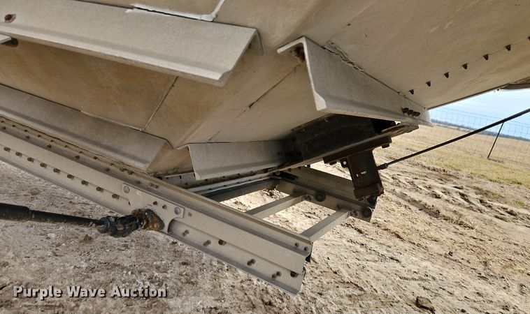 image for item EI3536 2011 Wilson DWH-551 grain trailer