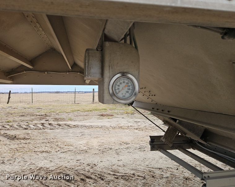 image for item EI3536 2011 Wilson DWH-551 grain trailer