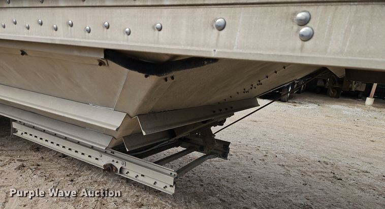 image for item EI3536 2011 Wilson DWH-551 grain trailer