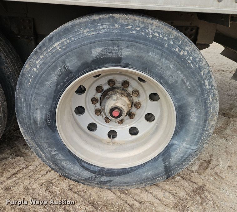 image for item EI3536 2011 Wilson DWH-551 grain trailer