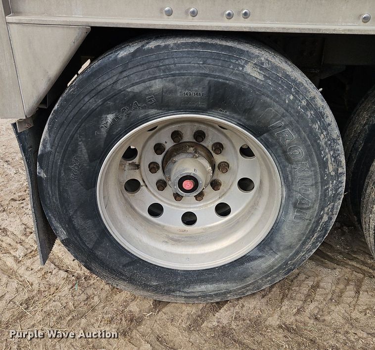 image for item EI3536 2011 Wilson DWH-551 grain trailer