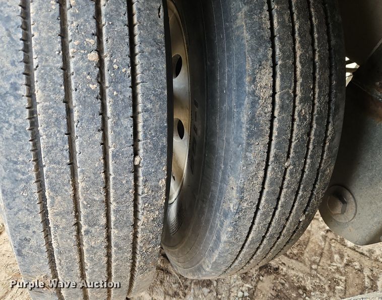 image for item EI3536 2011 Wilson DWH-551 grain trailer