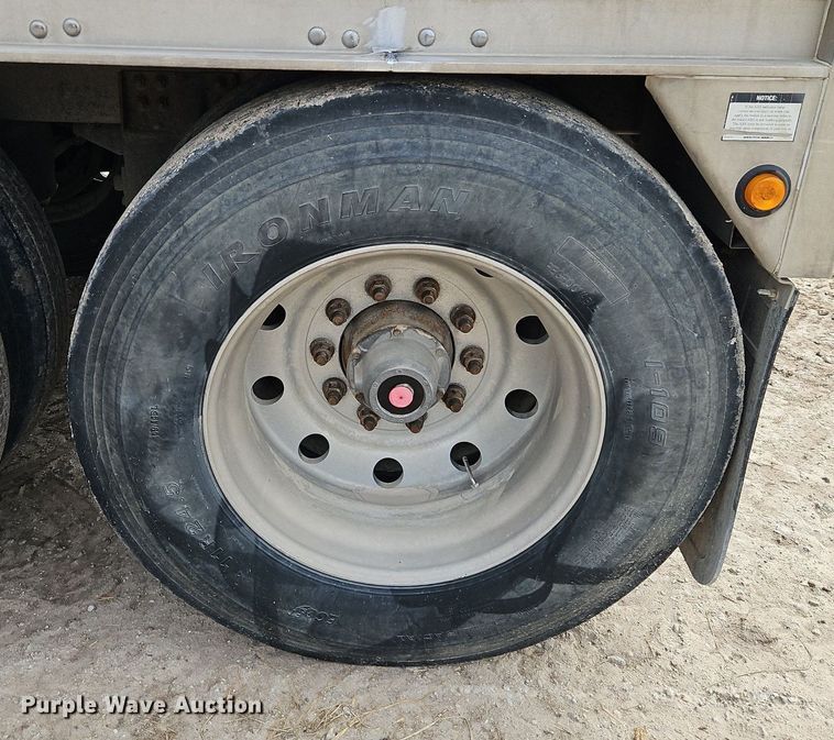 image for item EI3536 2011 Wilson DWH-551 grain trailer