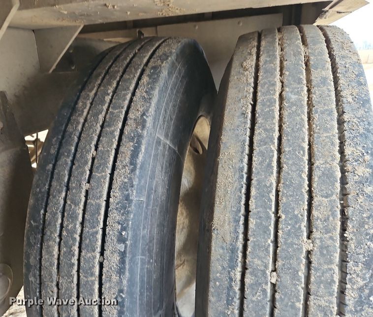 image for item EI3536 2011 Wilson DWH-551 grain trailer