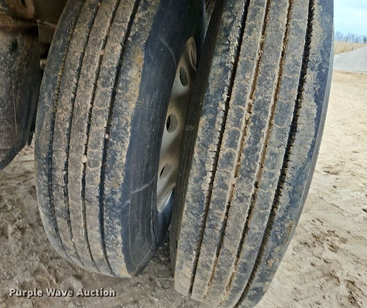 image for item EI3536 2011 Wilson DWH-551 grain trailer