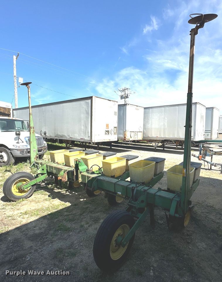 image for item EJ4341 John Deere  P7100 planter