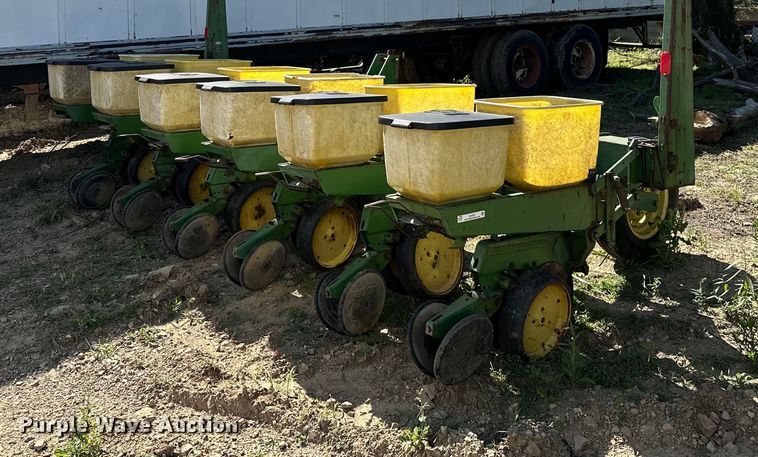 image for item EJ4341 John Deere  P7100 planter
