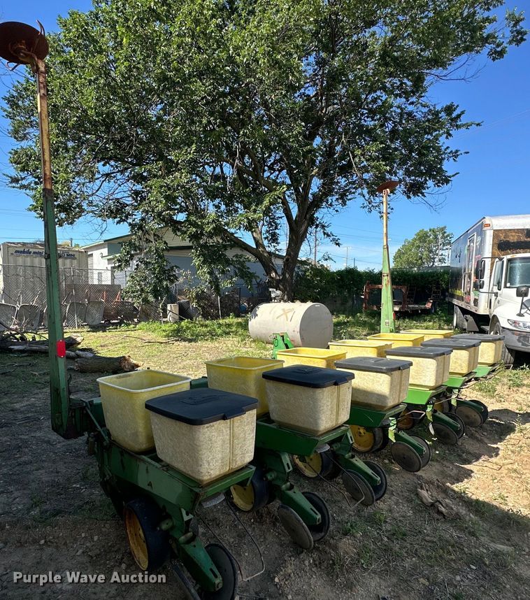 image for item EJ4341 John Deere  P7100 planter