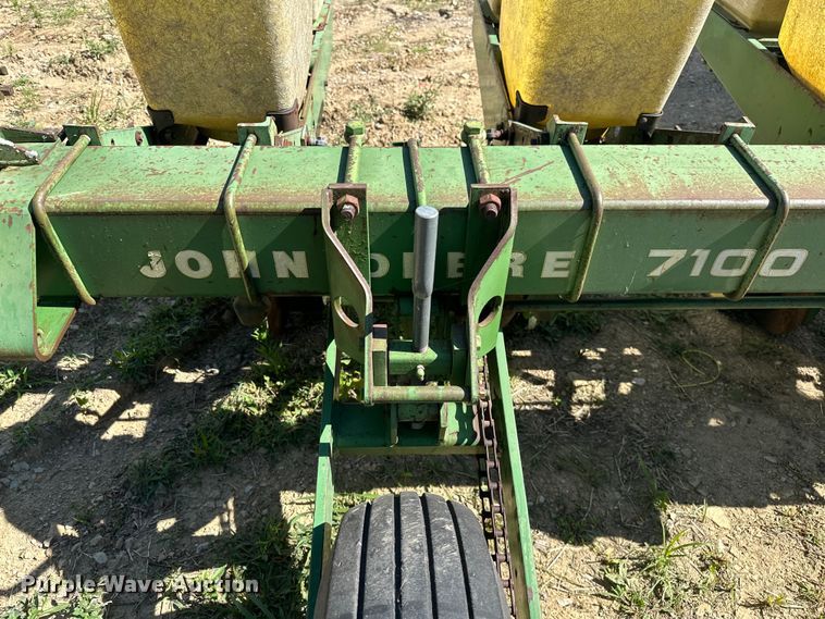 image for item EJ4341 John Deere  P7100 planter