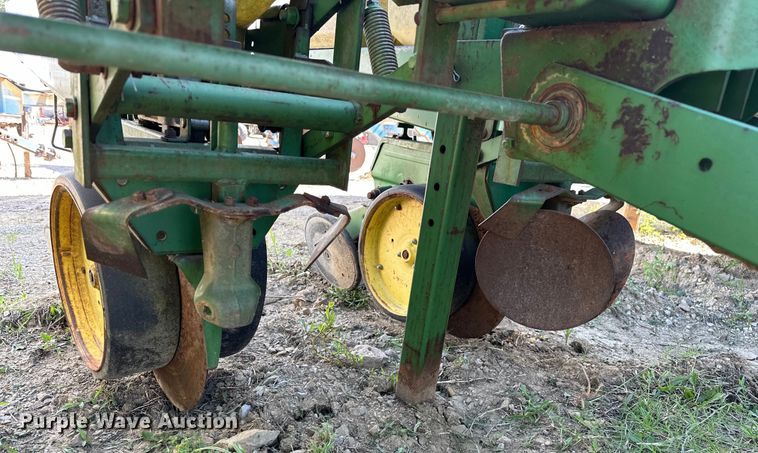 image for item EJ4341 John Deere  P7100 planter