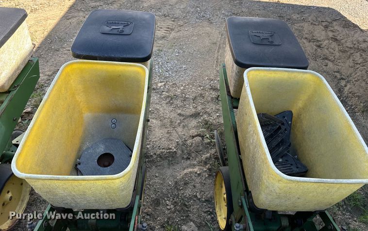 image for item EJ4341 John Deere  P7100 planter