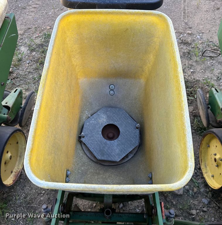 image for item EJ4341 John Deere  P7100 planter