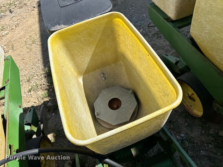 image for item EJ4341 John Deere  P7100 planter