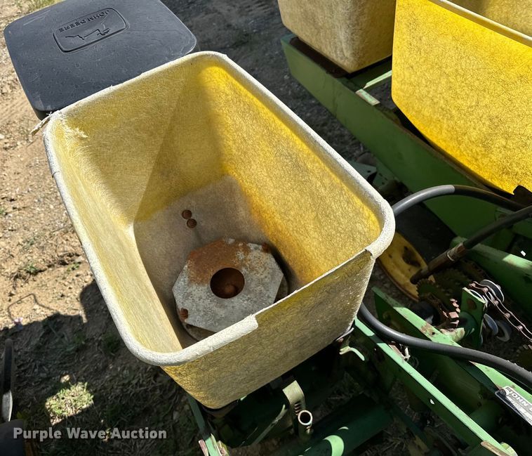 image for item EJ4341 John Deere  P7100 planter