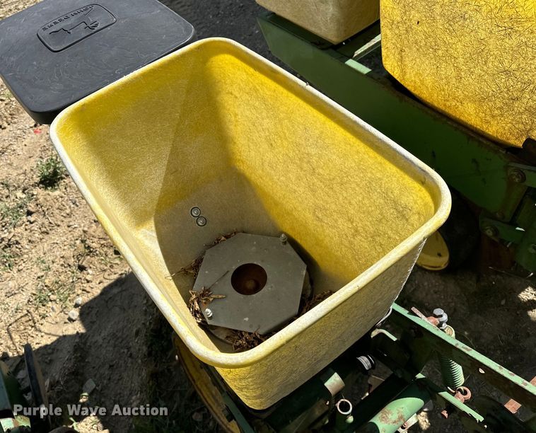 image for item EJ4341 John Deere  P7100 planter