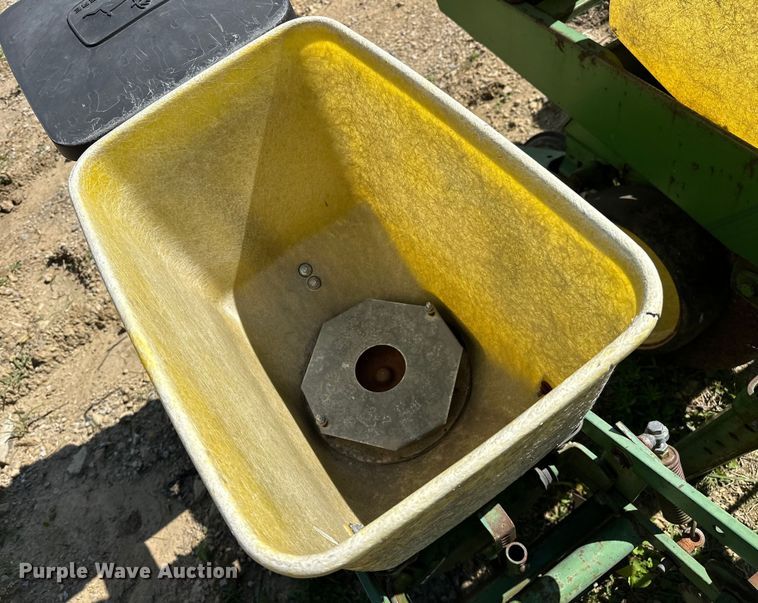 image for item EJ4341 John Deere  P7100 planter