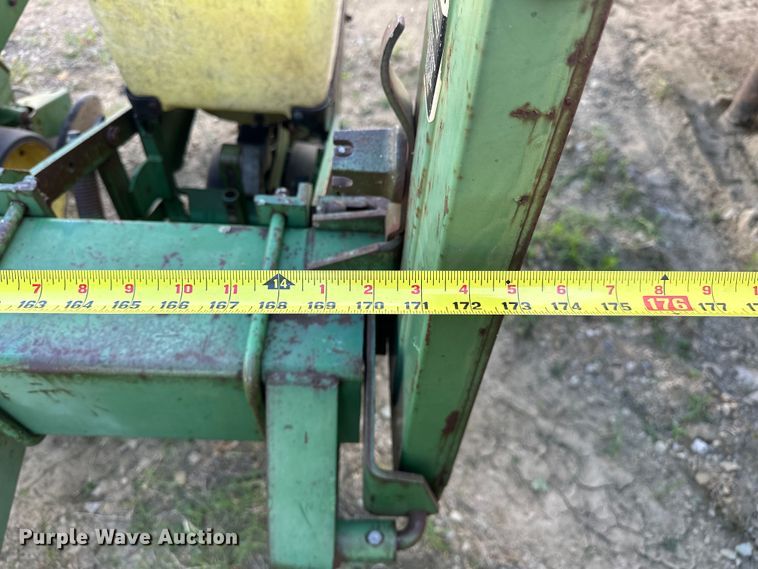 image for item EJ4341 John Deere  P7100 planter