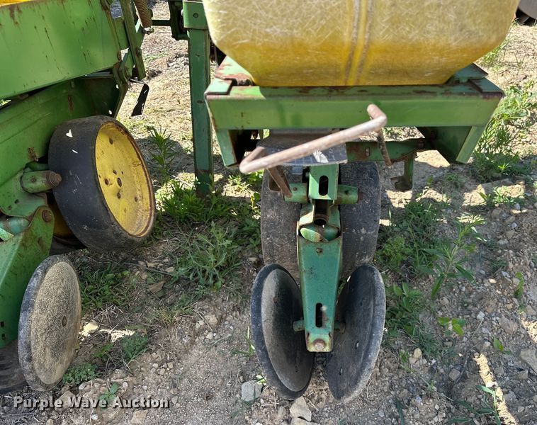 image for item EJ4341 John Deere  P7100 planter