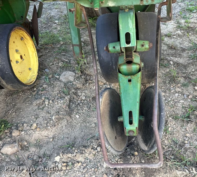 image for item EJ4341 John Deere  P7100 planter