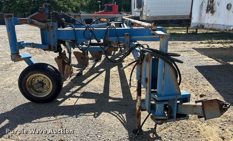 image for item EJ4342 DMI 900 Series Hydra Wide seven bottom plow