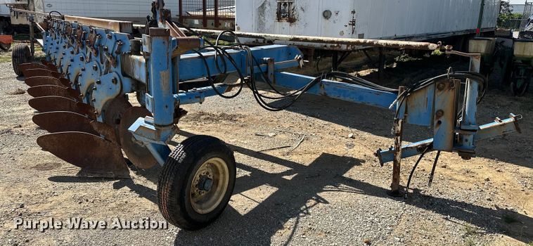 image for item EJ4342 DMI 900 Series Hydra Wide seven bottom plow