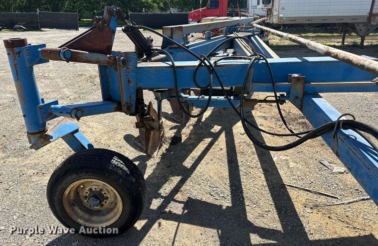 image for item EJ4342 DMI 900 Series Hydra Wide seven bottom plow