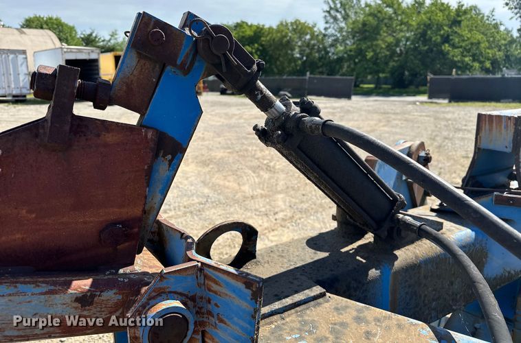 image for item EJ4342 DMI 900 Series Hydra Wide seven bottom plow