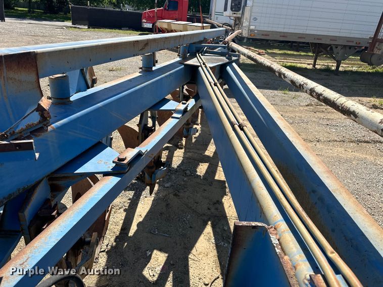 image for item EJ4342 DMI 900 Series Hydra Wide seven bottom plow