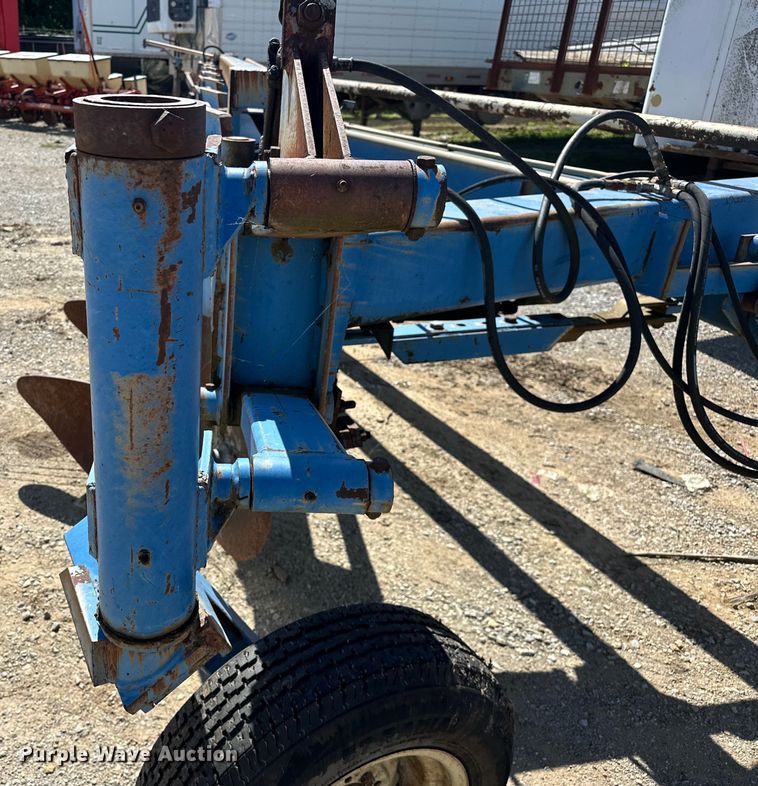 image for item EJ4342 DMI 900 Series Hydra Wide seven bottom plow