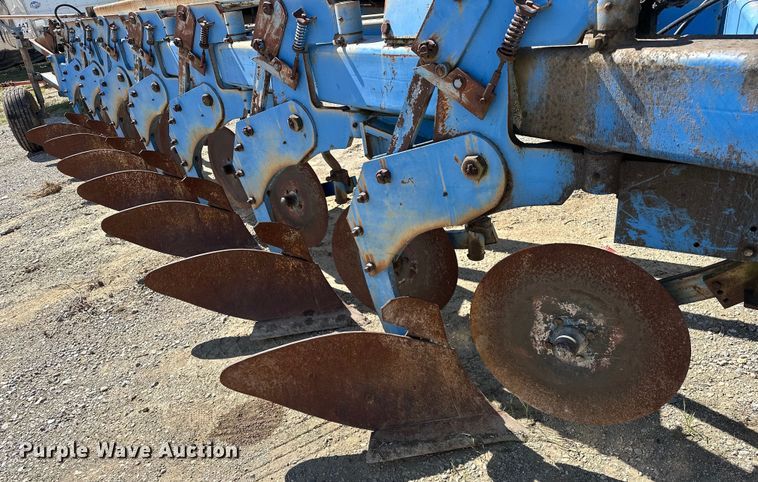 image for item EJ4342 DMI 900 Series Hydra Wide seven bottom plow