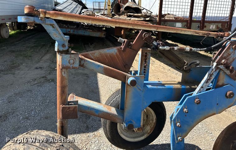 image for item EJ4342 DMI 900 Series Hydra Wide seven bottom plow