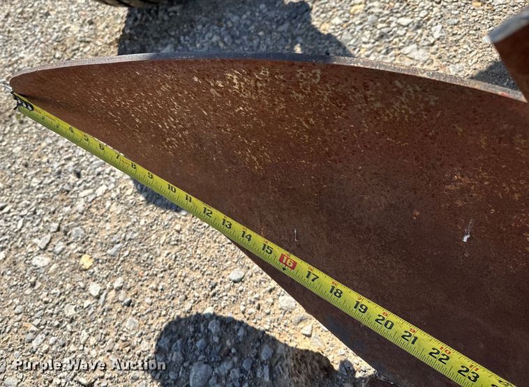 image for item EJ4342 DMI 900 Series Hydra Wide seven bottom plow