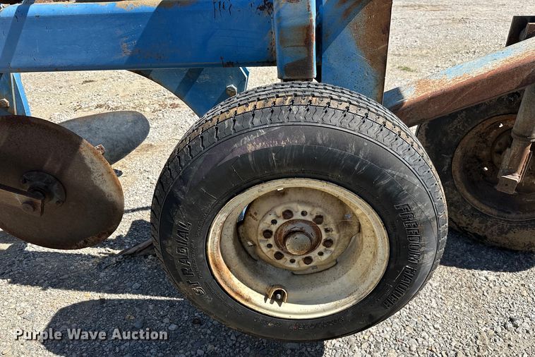 image for item EJ4342 DMI 900 Series Hydra Wide seven bottom plow