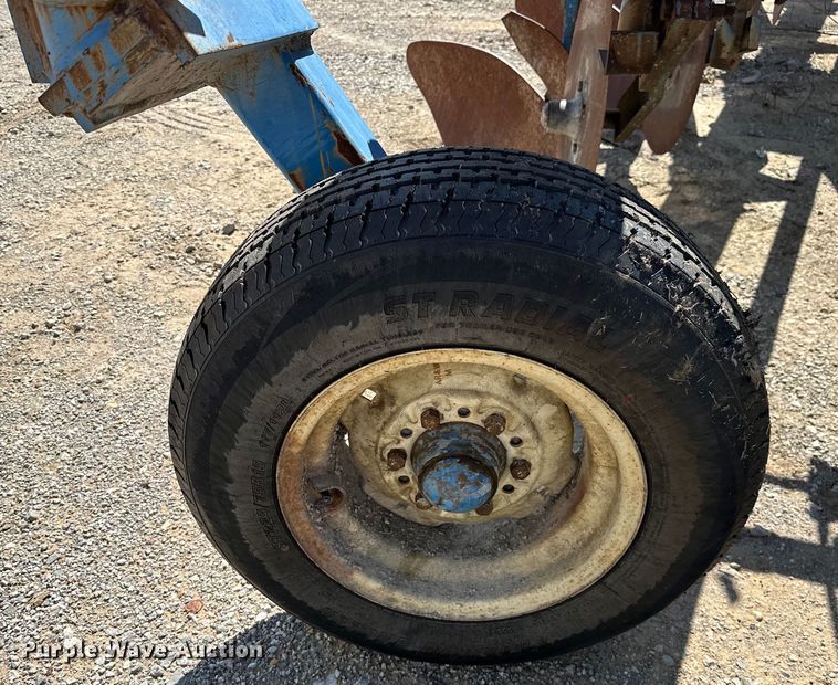 image for item EJ4342 DMI 900 Series Hydra Wide seven bottom plow